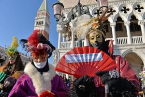 Venecia con el vuelo del Angel abre fiesta de más antiguo Carnaval del mundo.