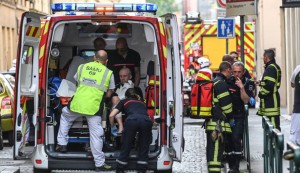 Diez heridos, incluyendo una niña de 8 años por explosión de un paquete bomba en una calle de Lyon