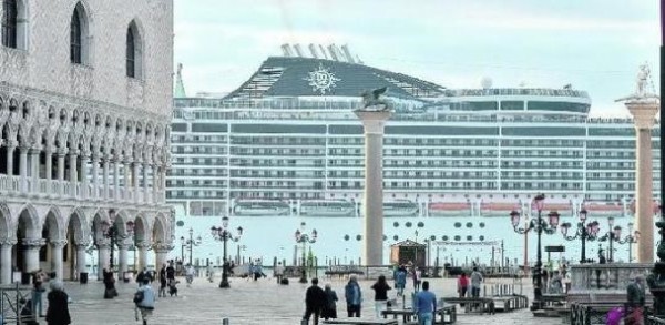 Grandi Navi – Ora c’è un esposto a Costa e Toninelli e alla Procura