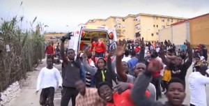 Migranti, a Ceuta in 400 forzano il blocco alla frontiera con la Spagna