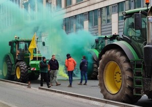 I trattori tornano a bloccare Bruxelles