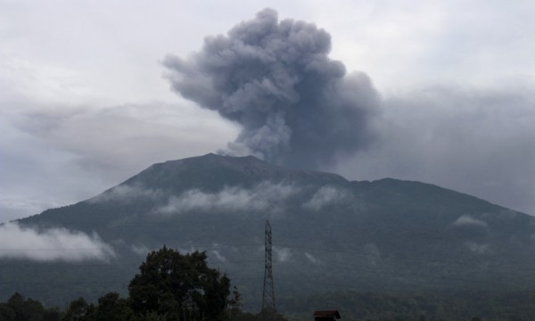  L&#039;eruzione del vulcano Marapi