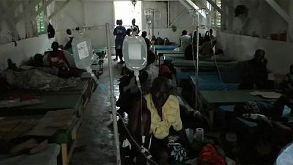 Haiti, si moltiplicano i casi di colera fra i senzatetto dell&#039;uragano Matthew e l&#039;uragano Nicole colpisce le Bermuda