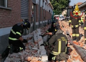 Albizzate (Varese), crolla tetto edificio: muoiono madre e due figli