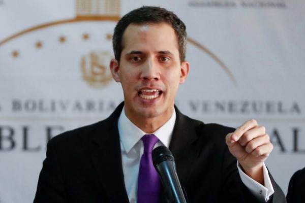 Juan Guaidó pide ayuda de los ciudadanos y militares para asumir el mando en Venezuela