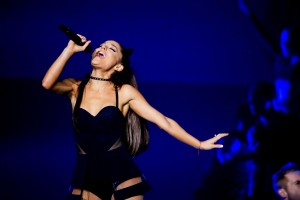 Ariana Grande, prohíben mochilas en recital en Río