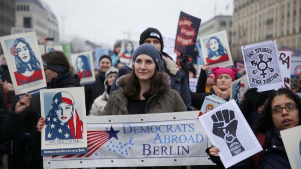 Le donne contro Trump, in marcia in tutto il mondo parte da Washington D.C.