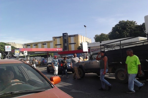 Vente Venezuela en Guárico denuncia que pueden perderse hasta cinco horas en cola por gasolina
