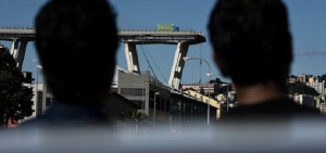 Lo scontro politico su chi deve ricostruire il ponte di Genova