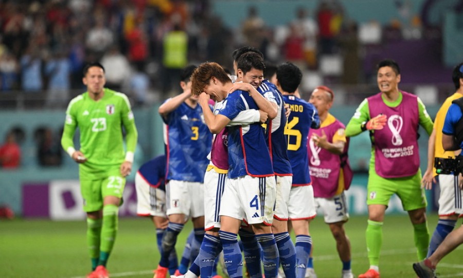 Il Giappone festeggia dopo la vittoria con la Spagna