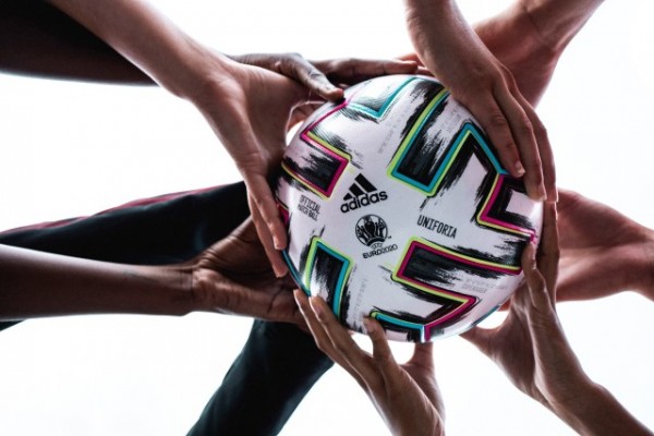 Fotografía facilitada por la UEFA del balón oficial de la Eurocopa 2020, denominado ‘Uniforia’ “por la unidad y la euforia que puede generar una competición de alto nivel entre las selecciones nacionales”, según ha revelado Adidas este miércoles. EFE/ Uefa
