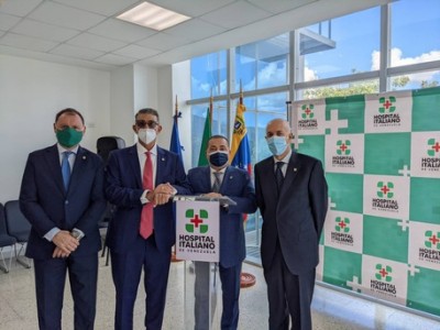 Abogado Vincenzo Di Martino Presidente del Hospital Italiano de Caracas con las máximas autoridades diplomáticas italianas en Venezuela el día de la inauguración