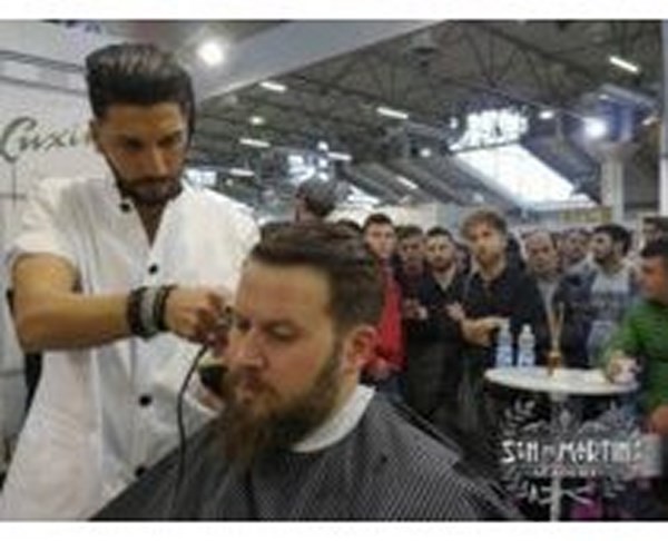 Ritornano di moda i barbieri: in migliaia a Roma per il primo raduno dei Barber