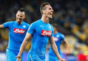 Dínamo Kiev : Napoli 1 - 2  Milik feliz por los dos goles en triunfo del Napoli