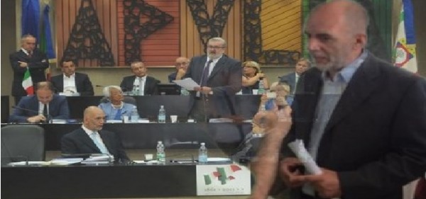 Gianni Liviano conferenza a Bari, sei interrogazioni e nessuna risposta