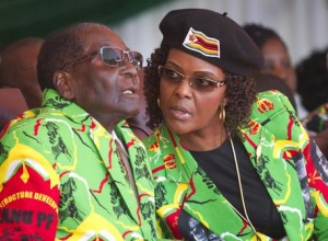 il dittatore Robert Mugabe e la moglie