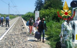 Lodi, auto travolta dal treno a passaggio a livello: morta conducente