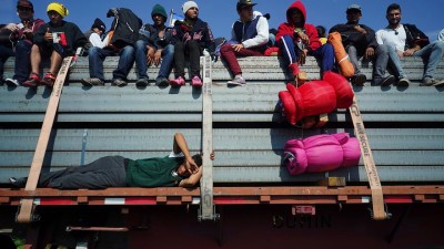 Migranti in America fra carri bestiame e filo spinato in Messico