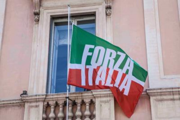 Forza Italia, guerra a Di Maio