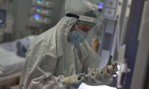 Coronavirus in Italia, quasi 40mila nuovi casi e altri 425 morti. Ancora alti i decessi
