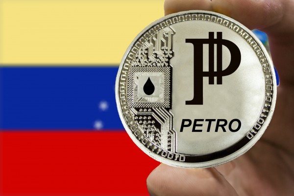 Il Venezuela di Maduro ha già iniziato a pagare le pensioni in criptovaluta Petro