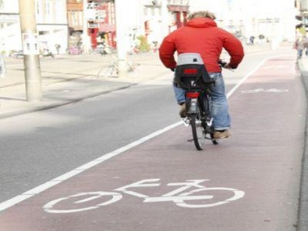 Reggio Emilia - Ciclabili, strisce blu all&#039;Ospedale e bretella di Rivalta - Risponde l&#039;assessore Tutino