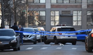 Colpi di pistola vicino a Times Square. Un giovane muore, la folla fugge