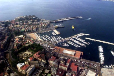 Terremoto Napoli: sciame sismico in area flegrea, gente in strada per paura