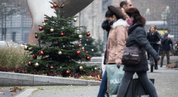 Divieti e crisi, uno su quattro non farà regali a Natale