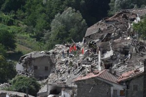 Quake survivors report devastation from stricken areas