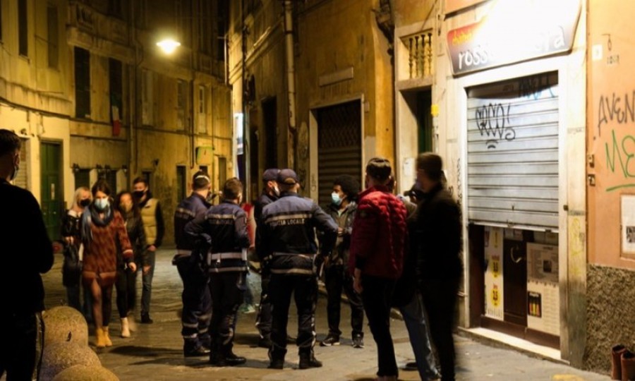 Il coprifuoco in centro storico spegne la &#039;movida&#039; a Genova