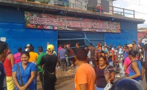 Reportan protestas y saqueos por problemas de efectivo en varios estados