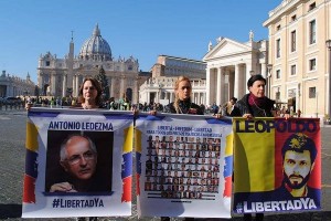 Ancora sotto il Vaticano le tre donne del Venezuela che chiedono la liberazione dei prigionieri politici