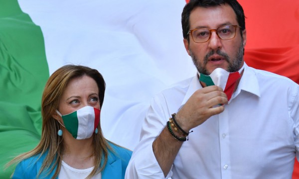 Salvini e Meloni firmano l&#039;appello delle destre contro &quot;un&#039;Europa senza nazioni&quot;