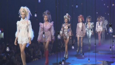 Marc Jacobs wraps up New York Fashion Week with psychedelic show