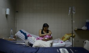Le donne vivono una &quot;odissea&quot; negli ospedali di maternità pubblici in Venezuela