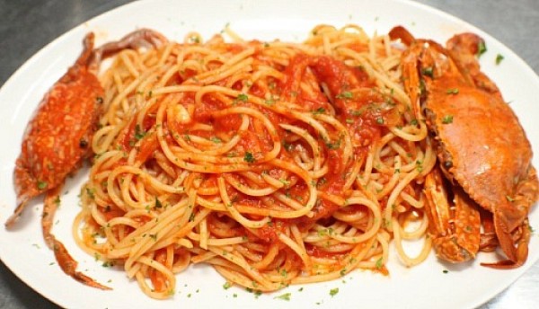 Espaguetis al cangrejo de roca (Fellone) plato típico de Ponza