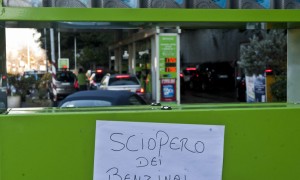 In corso lo sciopero dei benzinai, sindacati spaccati