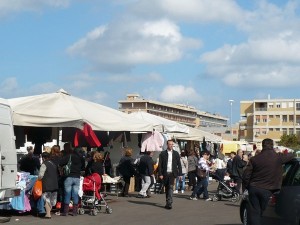 Bari - Sopralluogo dell&#039;ass. Palone al mercato di via Vaccarella