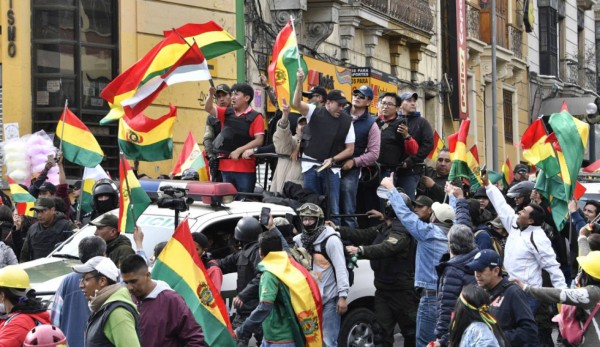 Bolivia sale a las calles tras renuncia de Evo Morales