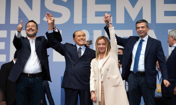 Vince il centrodestra, trionfa la Meloni. Pd sotto il 20%, Lega sotto il 10%. Cinquestelle 16,7%