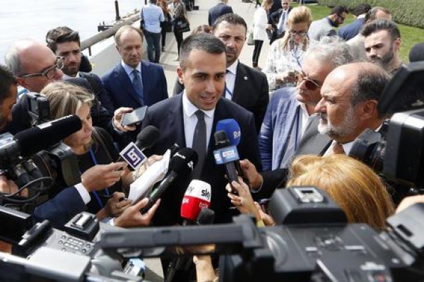 Di Maio, e&#039; ora di introdurre il vincolo di mandato. Il no del Pd