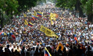 Venezuela - Tre morti e milioni di manifestanti; per i Vescovi &quot;la protesta civile e pacifica non è un crimine, è un diritto!”