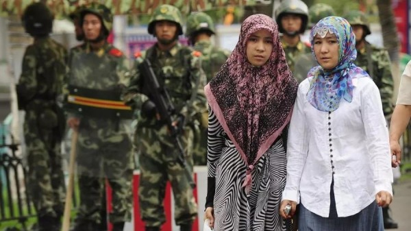 Cina, donne uigure sterilizzate a forza: così il comunismo di Pechino cancella un popolo
