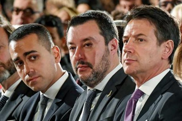 Mes, M5s: &#039;Cambi o voto è no&#039;. Asse Di Battista-Di Maio. Salvini: &#039;Trattato da bloccare&#039;