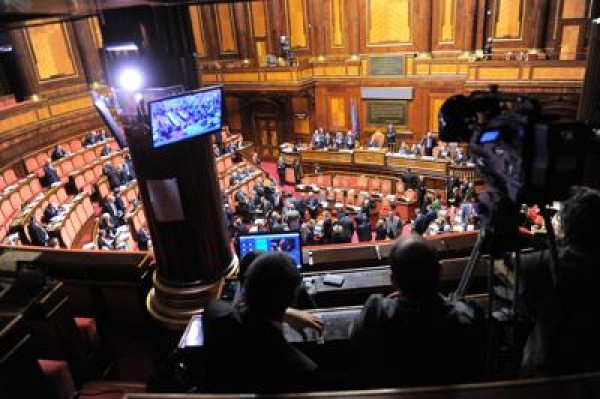 Dl Sicurezza, il governo mette la fiducia in arrivo i voti del Centro Destra (Forza Italia e Fratelli d&#039;Italia)