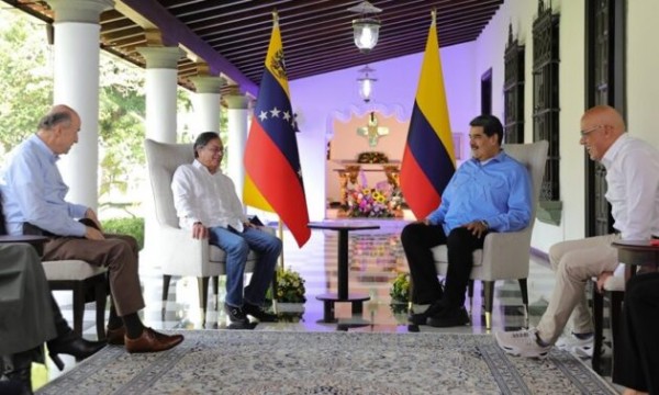 Los presidentes de Venezuela y Colombia, Nicolás Maduro y Gustavo Petro,  en Caracas