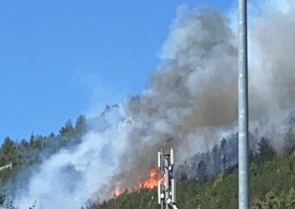Incendio nel Parco del Gran Sasso, bruciano 200 ettari di bosco