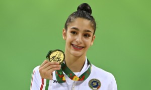 Sofia Raffaeli entra nella storia della ginnastica e dedica i successi alle Marche