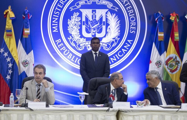 Gobierno y oposición vuelven a sentarse en la misma mesa en Dominicana